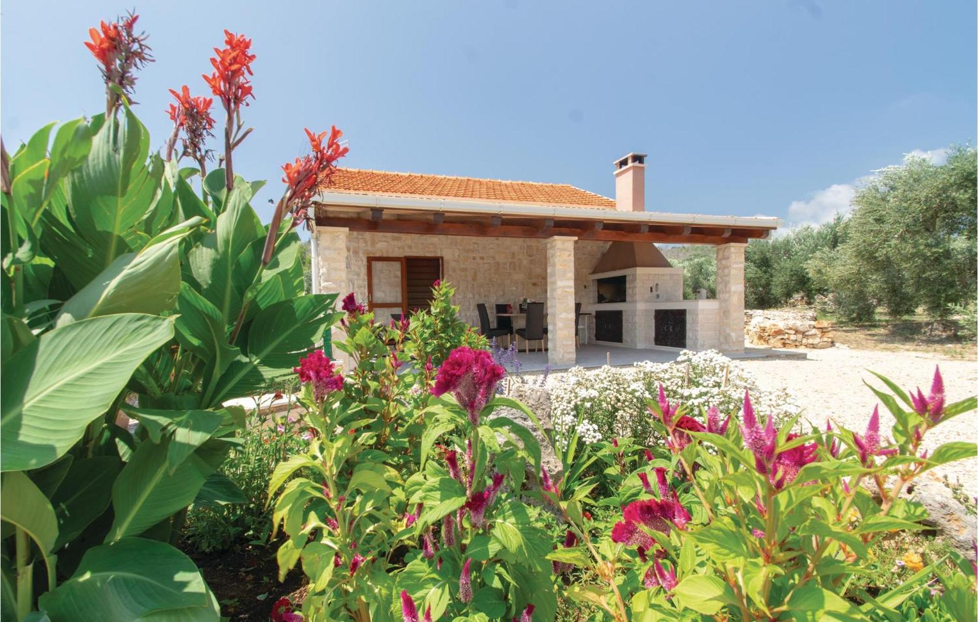 Awesome Home In Smokvica With Kitchen Dış mekan fotoğraf