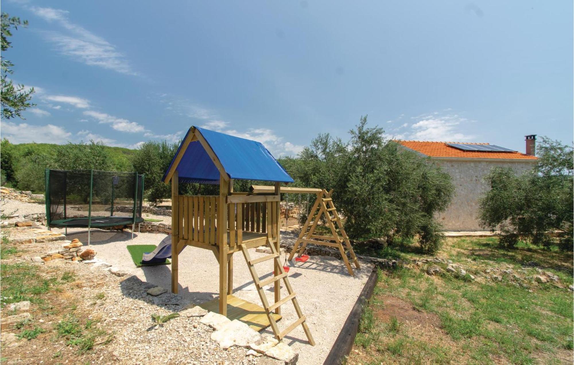 Awesome Home In Smokvica With Kitchen Dış mekan fotoğraf